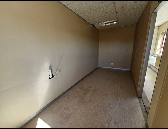157M² OFFICE TO LET IN TYGER VALLEY